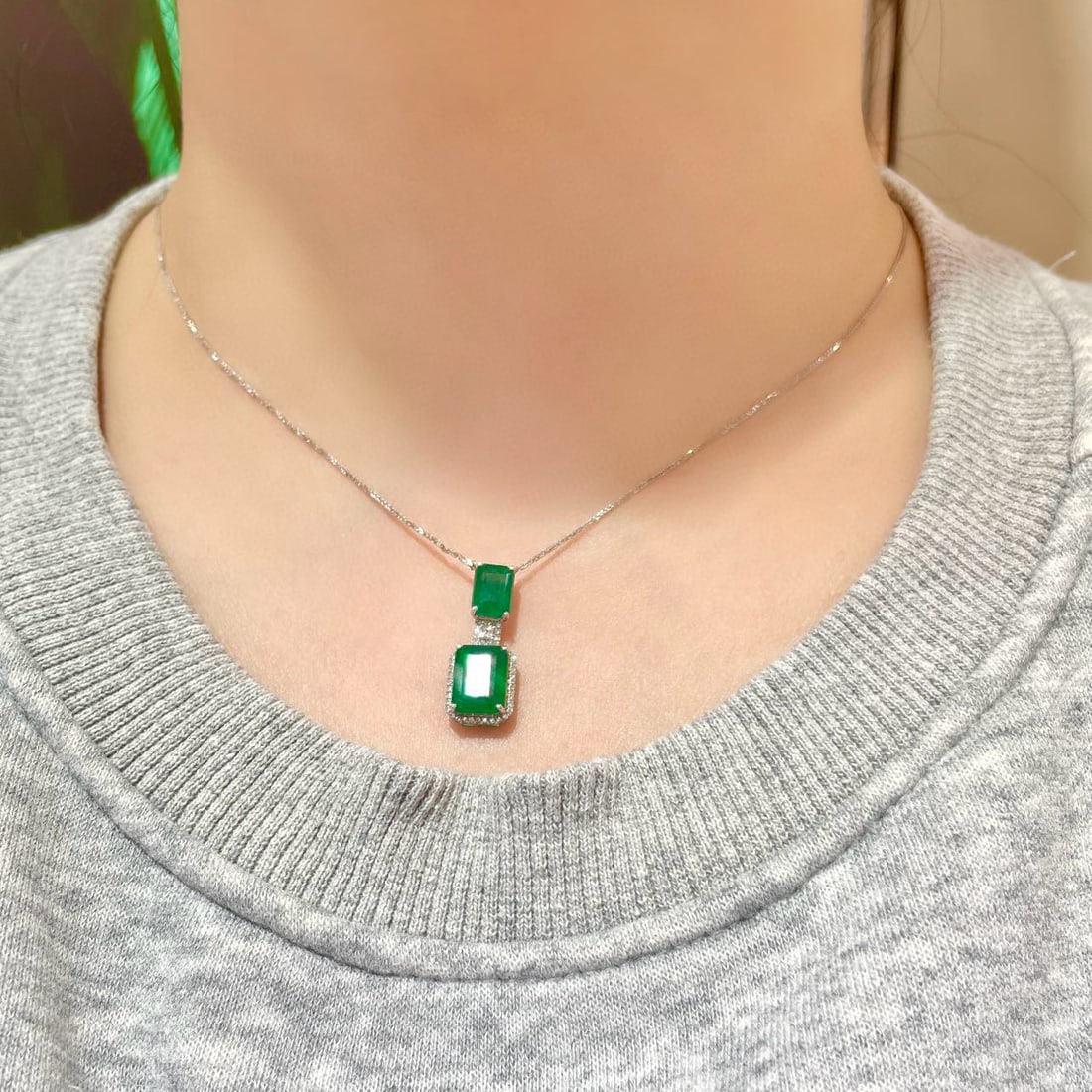 14k Gold 4.59 Ct Vivid Green Natural Emerald & Diamond Necklace - 6