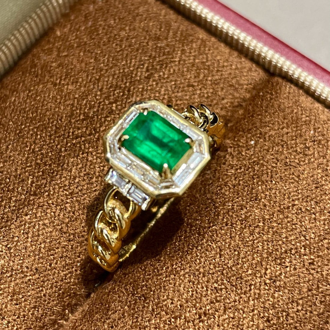 14k Gold 0.8 Ct Vivid Green Natural Emerald & Diamond Ring: Ref:230952121 // gold content:14k gold // ring size:7. 25us // // main gemstone:emerald // shape:octagonal // carat weight:0. 8ct // color:vivid green // treatment:natural // // adjacent gemstone 2 :