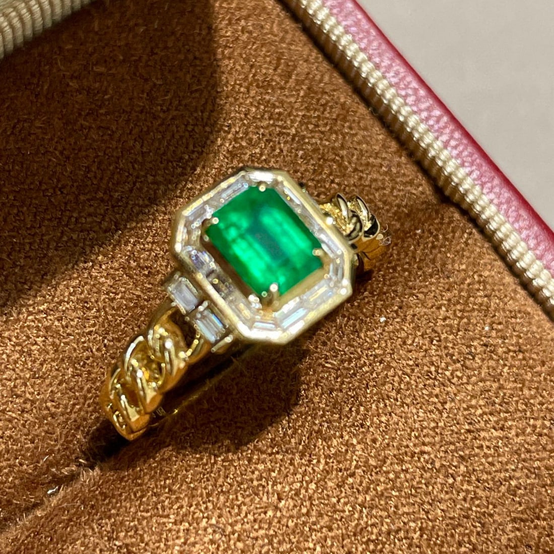 14k Gold 0.8 Ct Vivid Green Natural Emerald & Diamond Ring - 3