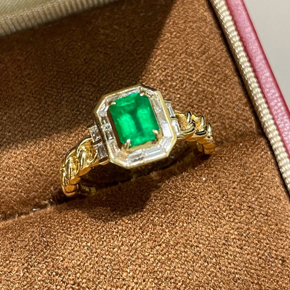 14k Gold 0.8 Ct Vivid Green Natural Emerald & Diamond Ring - 5