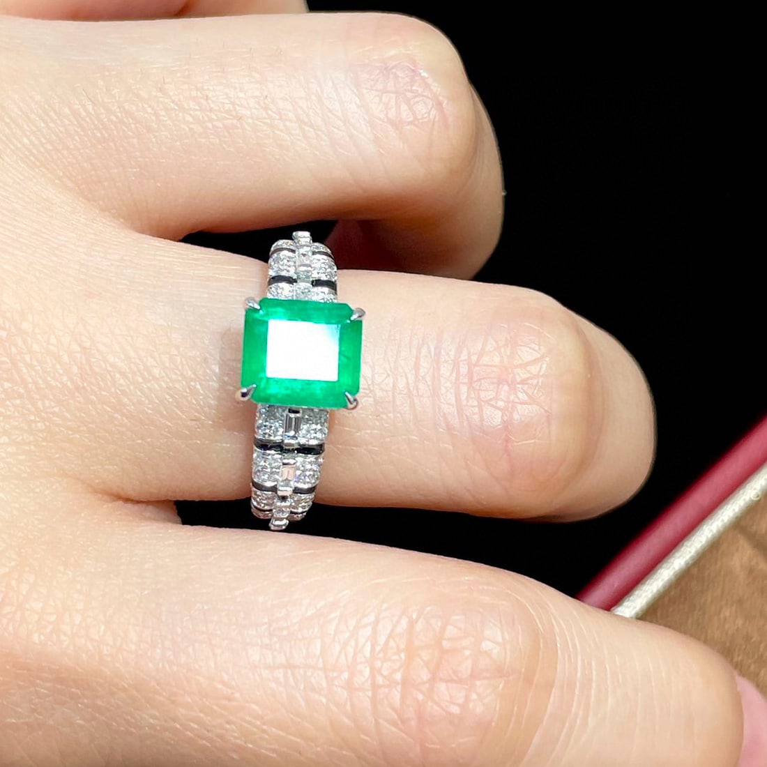 14k Gold 2.1 Ct Vivid Green Natural Emerald & Diamond Ring - 6