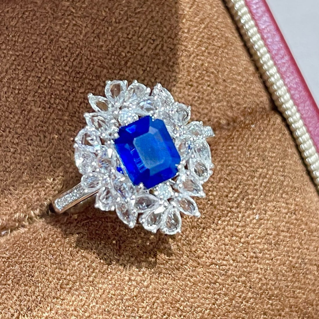 14k Gold 1.06 Ct Natural Sapphire & Sapphire & Diamond Ring - 4