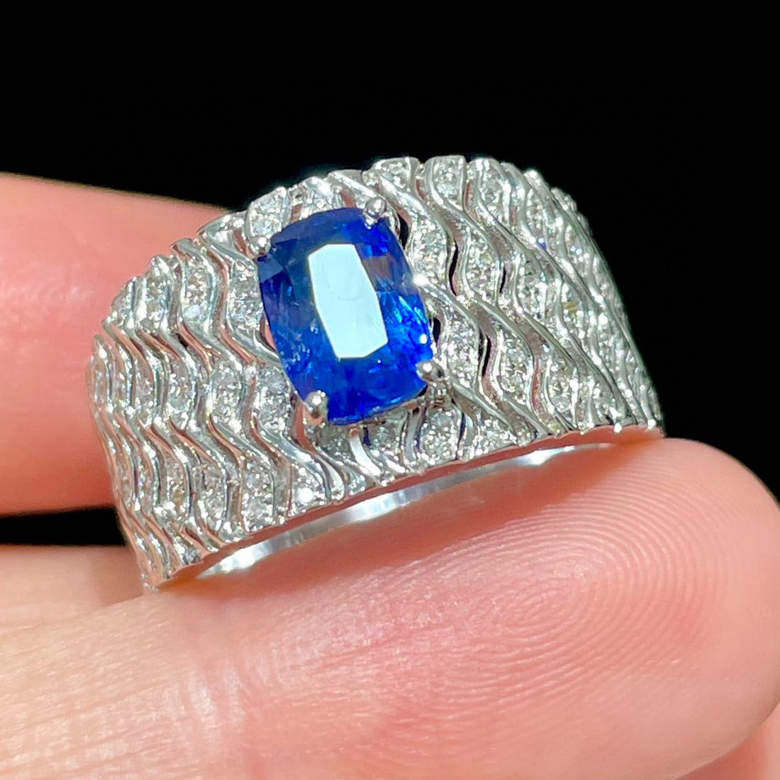 14k Gold 2 Ct Natural Sapphire & Diamond Ring: Ref:230952139 // gold content:14k gold // ring size:7. 25us // // main gemstone:sapphire // shape:cushion // carat weight:2ct // color:cornflower blue // treatment:natural // // adjacent gemstone