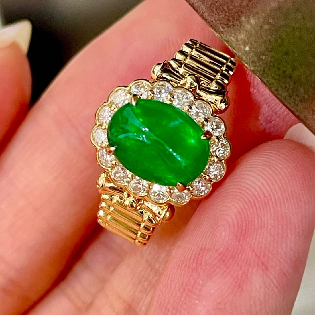 14k Gold 2.3 Ct Vivid Green Natural Emerald & Diamond Ring - 2