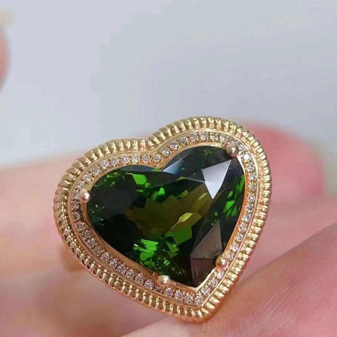 14k Gold 5 Ct Natural Tourmaline & Diamond Ring: Ref:230952143 // gold content:14k gold // ring size:7. 25us // // main gemstone:tourmaline // shape:heart // carat weight:5ct // color:green // treatment:natural // // adjacent gemstone 2 :