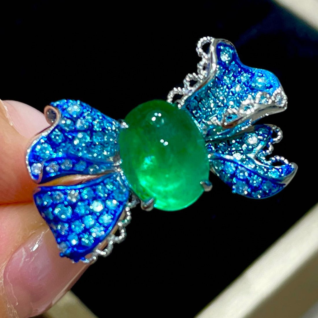 14k Gold 2 Ct Vivid Green Natural Emerald & Diamond Ring - 4