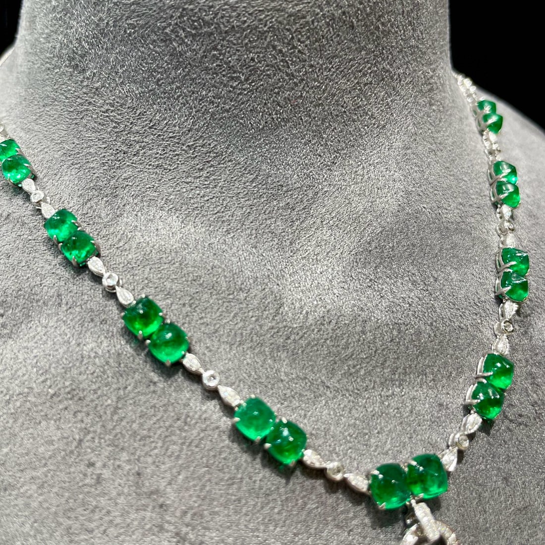 14k Gold 7.26 Ct Vivid Green Natural Emerald & Diamond & Sapphire Necklace - 2