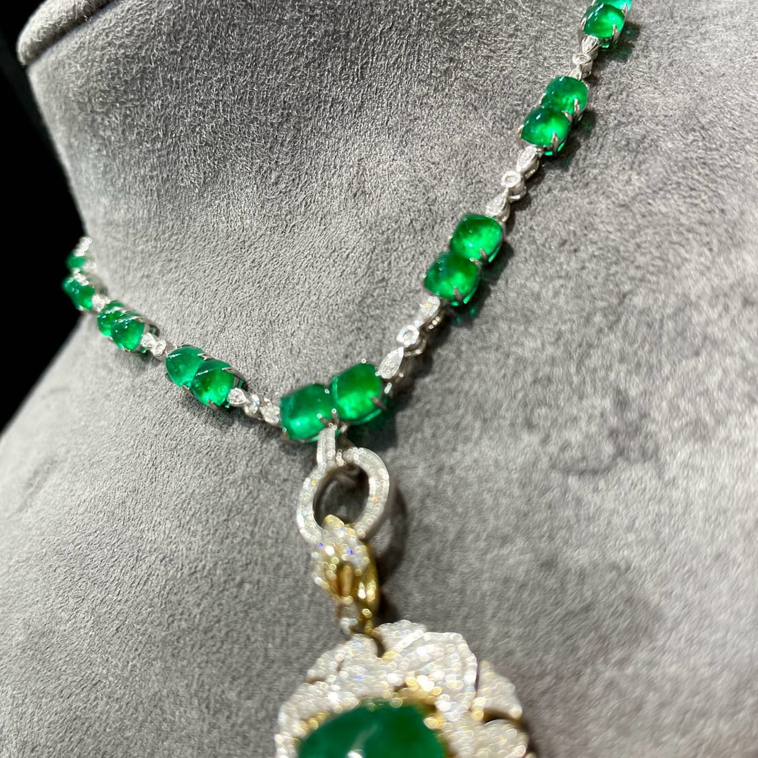 14k Gold 7.26 Ct Vivid Green Natural Emerald & Diamond & Sapphire Necklace - 6