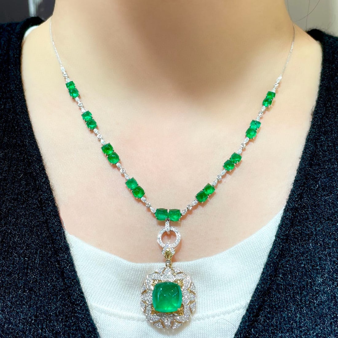14k Gold 7.26 Ct Vivid Green Natural Emerald & Diamond & Sapphire Necklace - 8