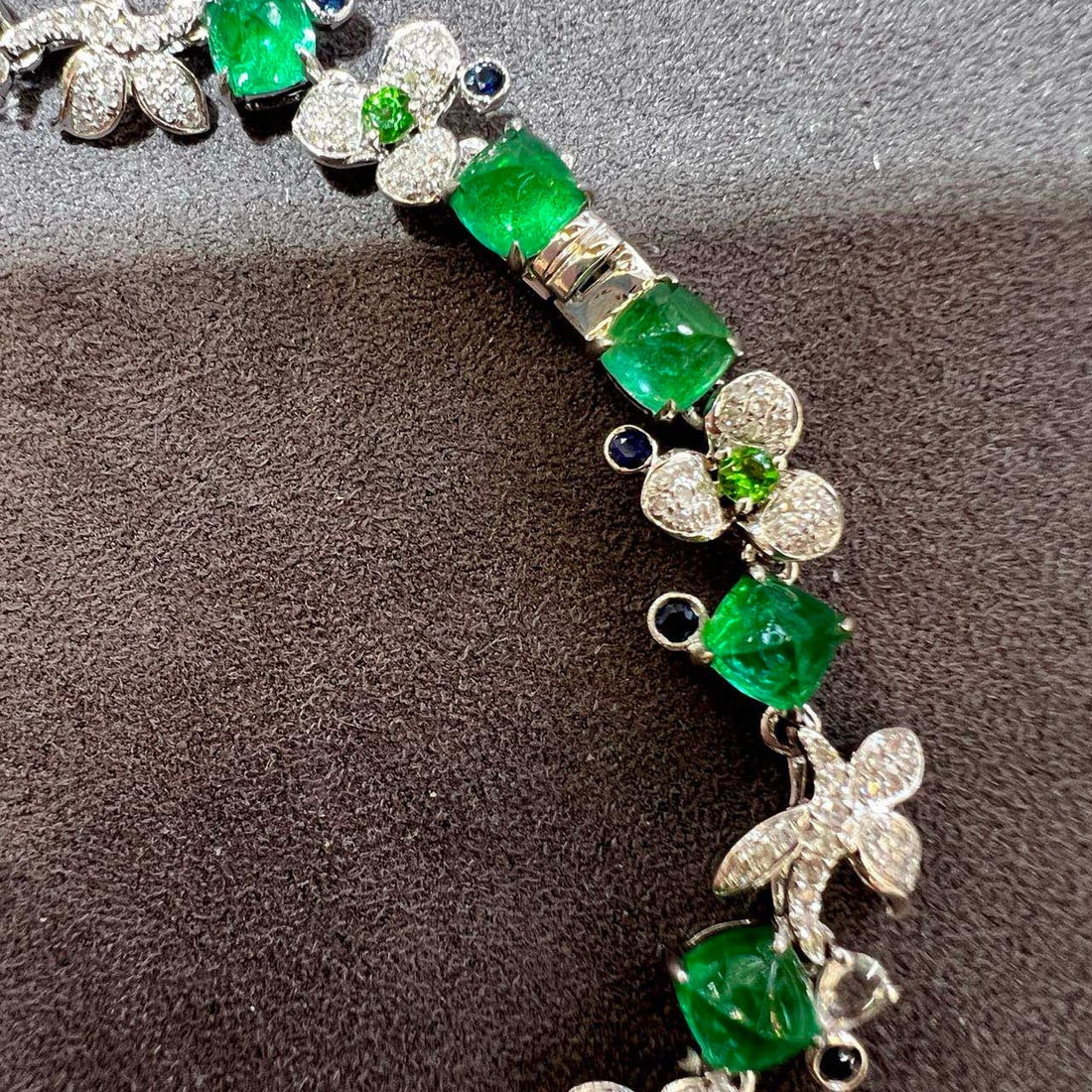 14k Gold 8.8 Ctw Natural Emerald & Diamond Bracelet - 3