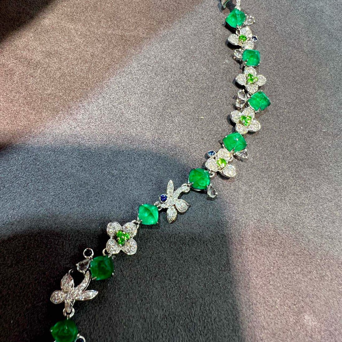 14k Gold 8.8 Ctw Natural Emerald & Diamond Bracelet - 4