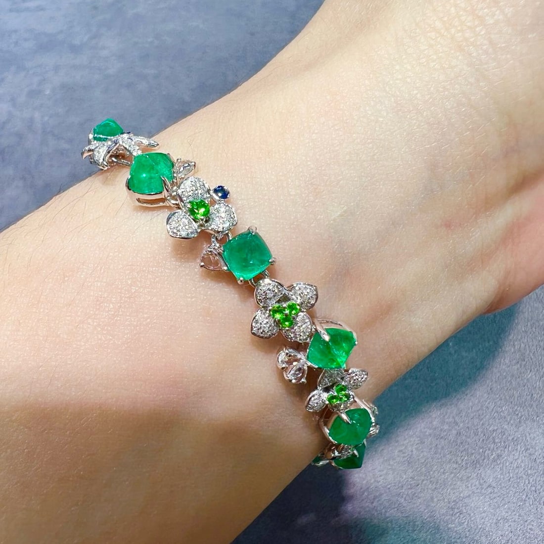 14k Gold 8.8 Ctw Natural Emerald & Diamond Bracelet - 8