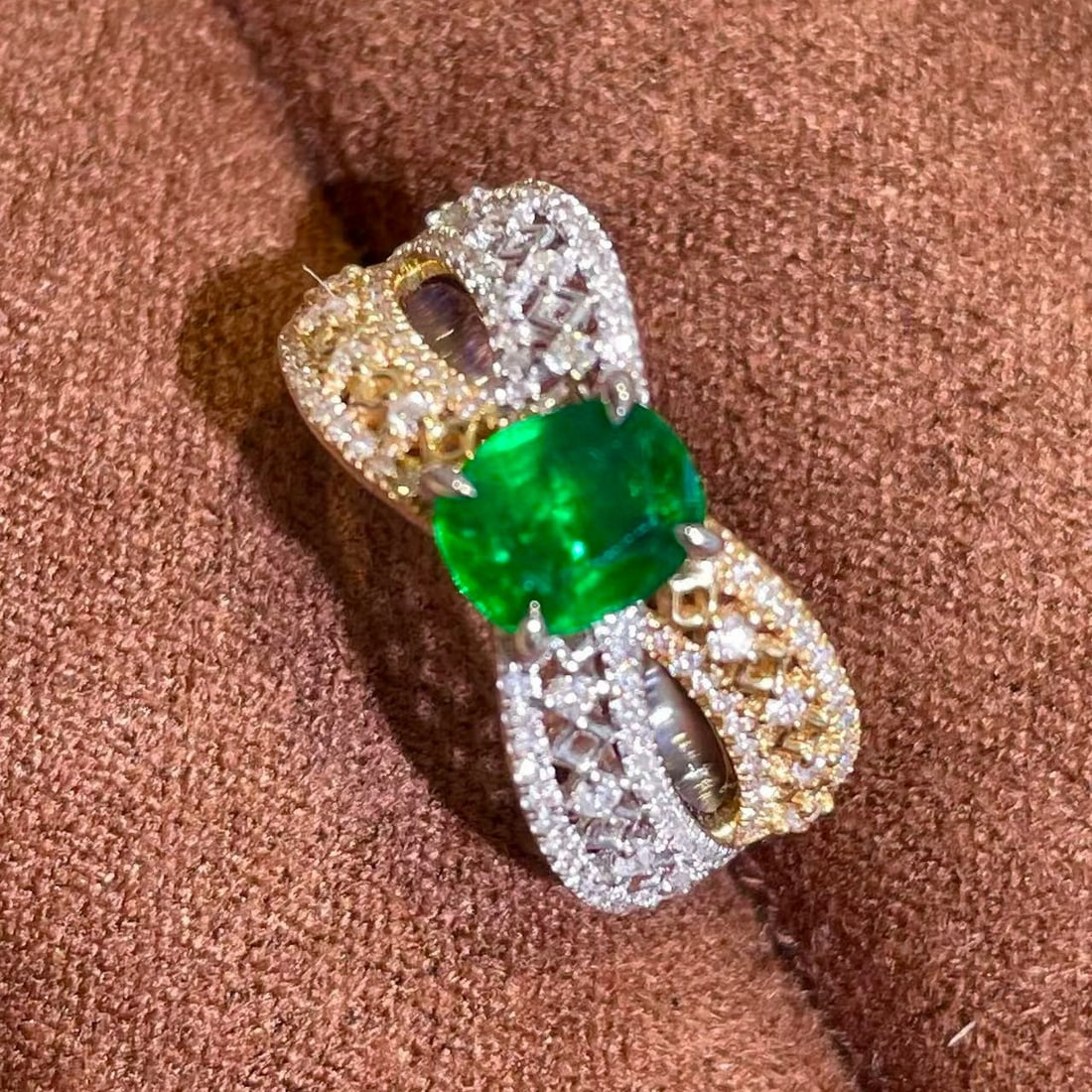 14k Gold 0.9 Ct Vivid Green Natural Emerald & Diamond Ring - 5