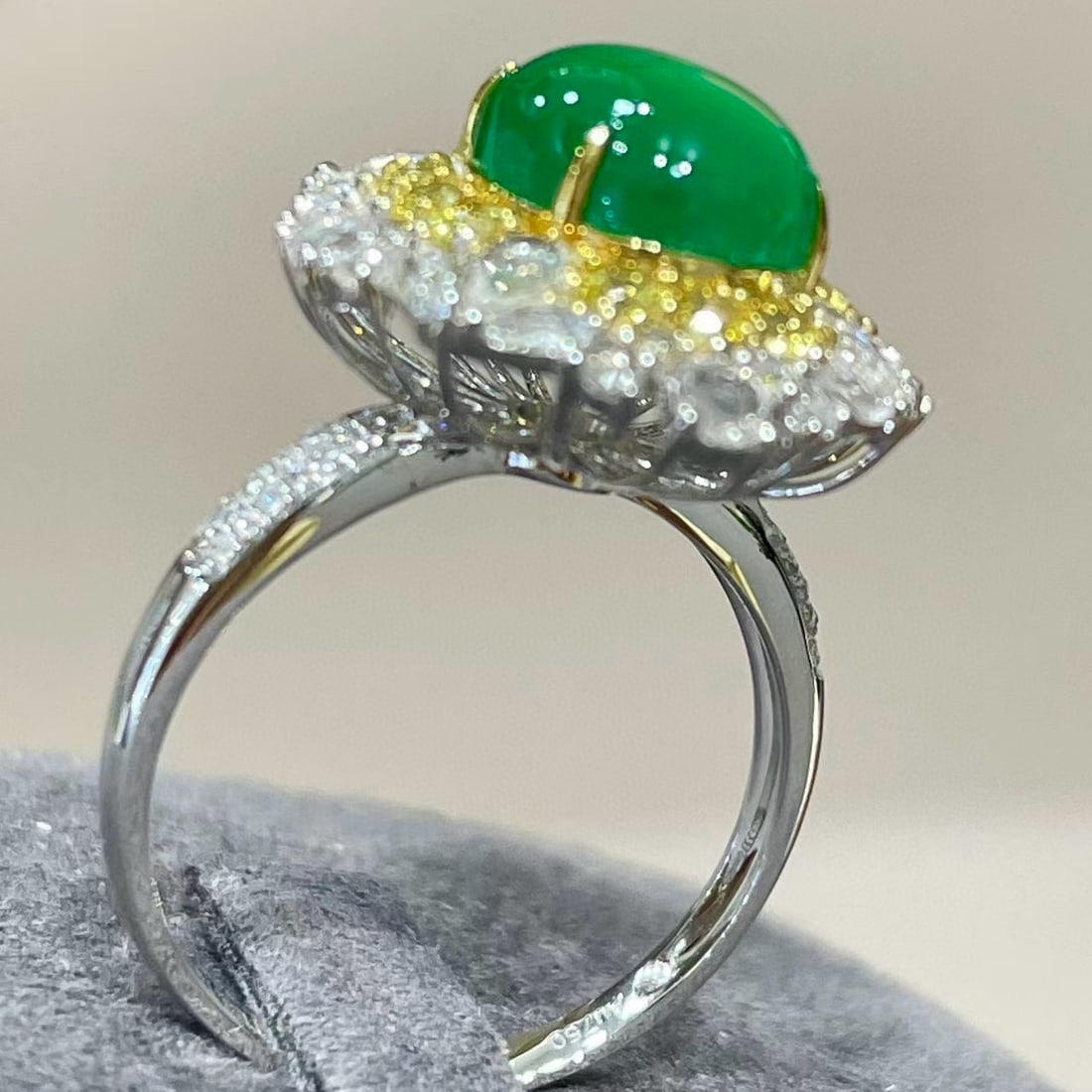 14k Gold 3.1 Ct Vivid Green Natural Emerald & Sapphire & Diamond Ring - 3