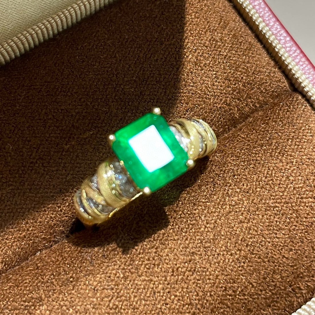 14k Gold 2 Ct Vivid Green Natural Emerald & Diamond Ring - 5