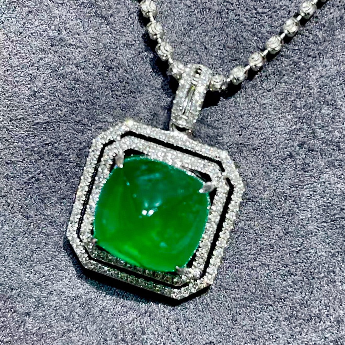 14k Gold 6.02 Ct Vivid Green Natural Emerald & Diamond Pendant( Without Chain ): Ref:230952171 // gold content:14k gold // main gemstone:emerald // shape:suger-loaf // carat weight:6. 02ct // color:vivid green // treatment:natural // // adjacent gemstone 2 : diamond //