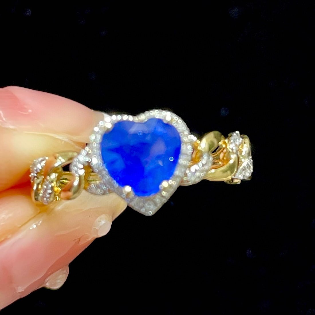 14k Gold 1.06 Ct Natural Sapphire & Diamond Ring: Ref:230952177 // gold content:14k gold // ring size:7. 25us // // main gemstone:sapphire // shape:heart // carat weight:1. 06ct // color:blue // treatment:natural // // adjacent gemstone 2 : diamond /