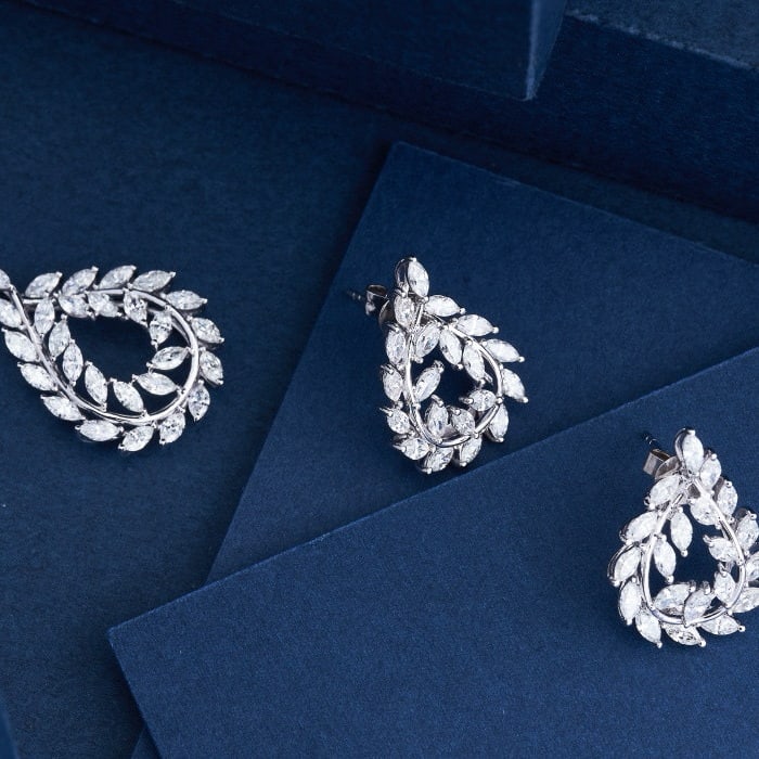 14k Gold 1.55 Ct Natural H Diamond Earrings: Ref:230952182 // gold content:14k gold // main gemstone:diamond // shape:marquise // carat weight:1. 55ct // clarity grade:vs-si // color:h // treatment:natural // High Estimate: 19000Condition: