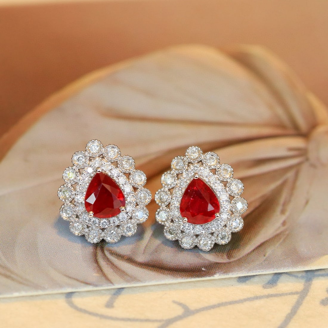 14k Gold 1.87 Ctw Natural Ruby & Diamond Earrings: Ref:230952186 // gold content:14k gold // main gemstone:ruby // shape:pear // carat weight:1. 31ct // color:pigeonblood red // treatment:natural // // adjacent gemstone 2 : diamond // shape:round // c