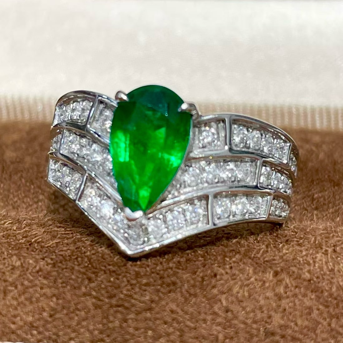 14k Gold 1.36 Ct Vivid Green Natural Emerald & Diamond Ring (1 of 6)