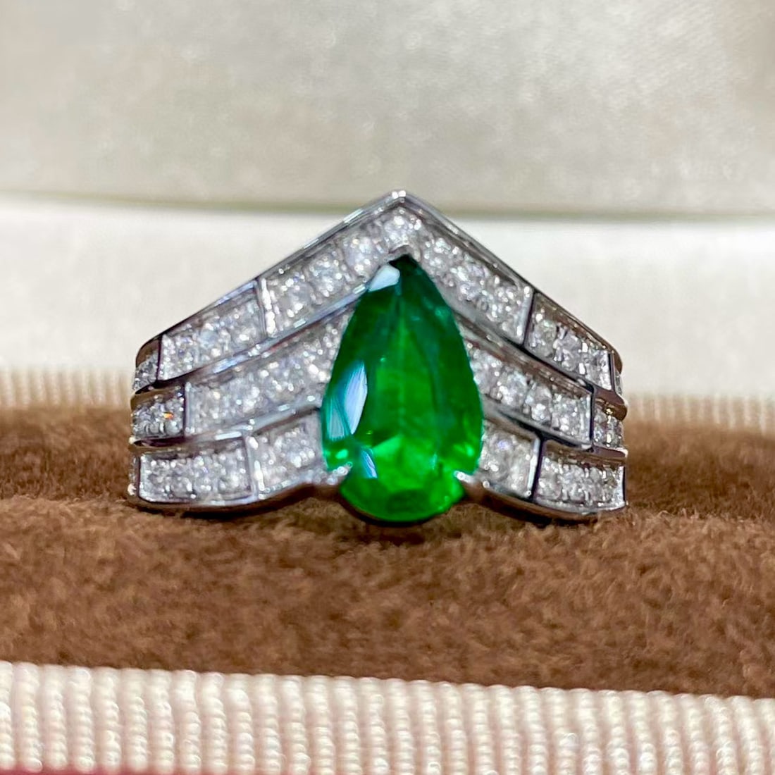 14k Gold 1.36 Ct Vivid Green Natural Emerald & Diamond Ring - 5