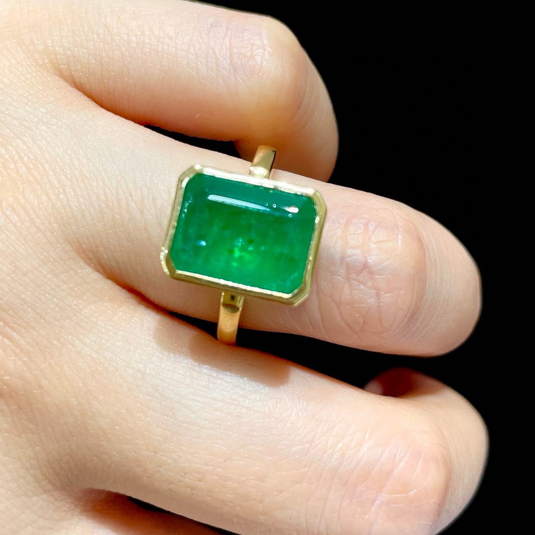 14k Gold 5.32 Ct Vivid Green Natural Emerald Ring - 6