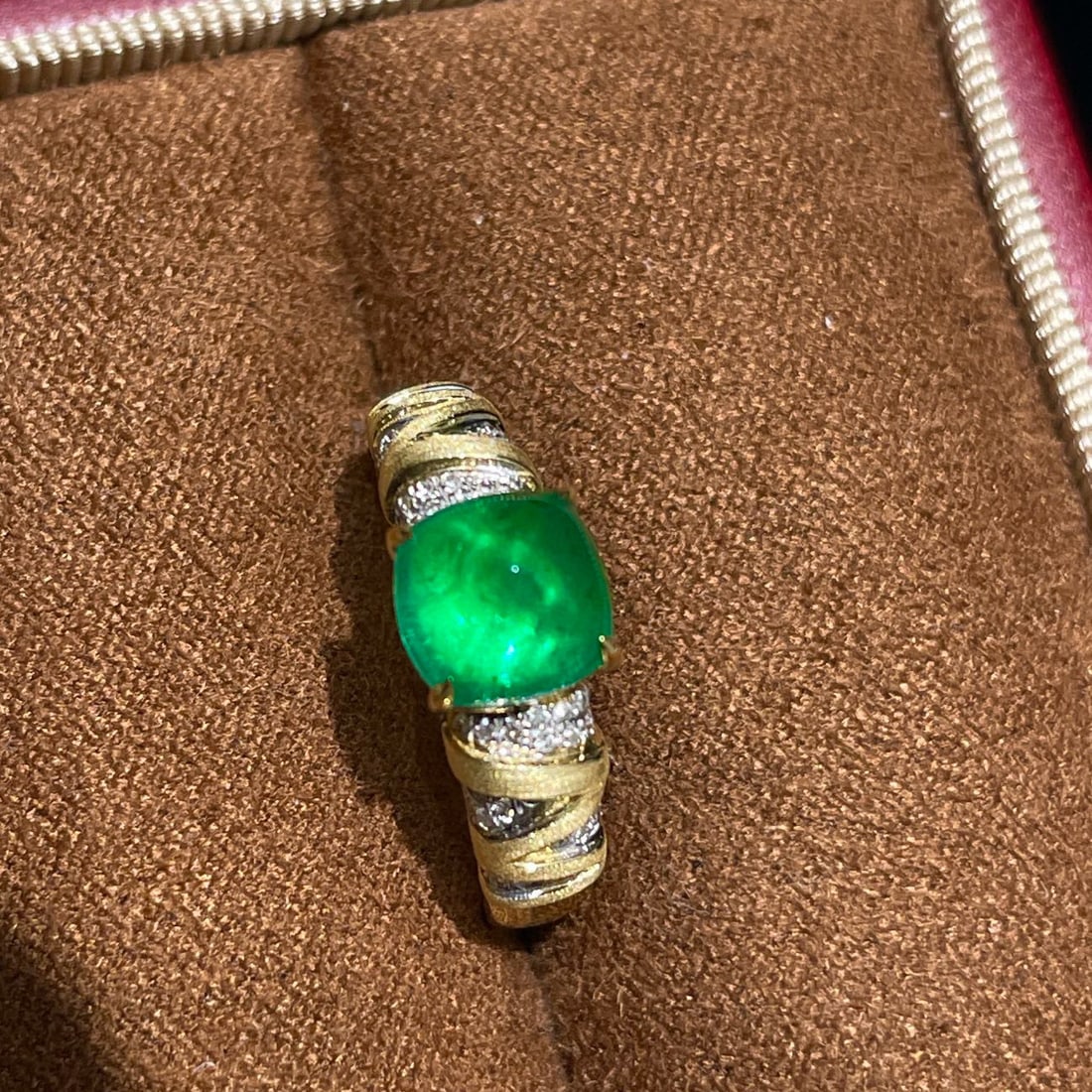 14k Gold 1.85 Ct Vivid Green Natural Emerald & Diamond Ring - 2