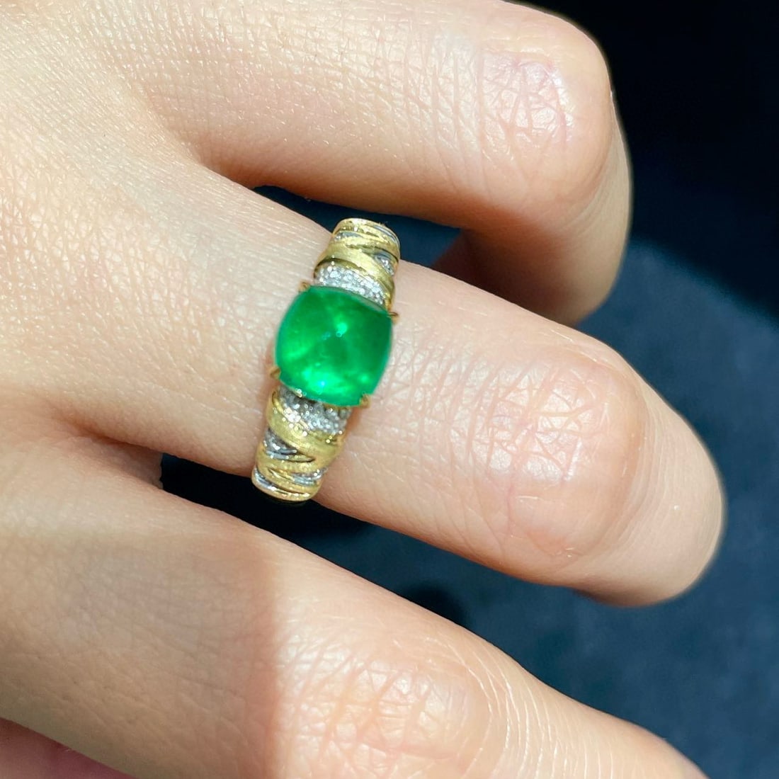 14k Gold 1.85 Ct Vivid Green Natural Emerald & Diamond Ring - 6