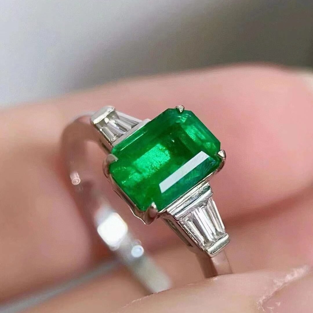 14k Gold 1.80 Ctw Vivid Green Natural Emerald & Diamond Ring - 2