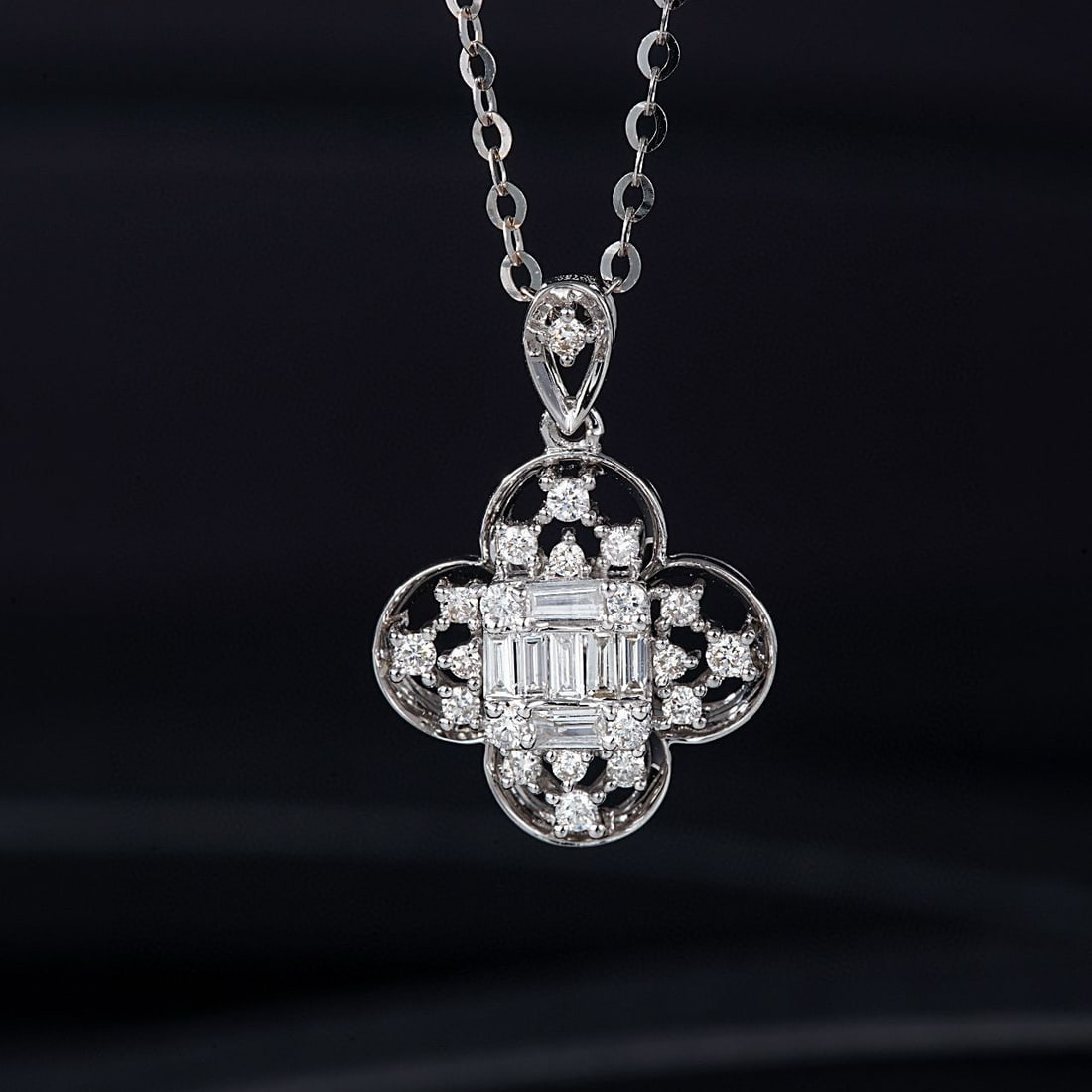 14k Gold 0.29 Ctw Natural H Diamond Pendant( Without Chain ): Ref:230952213 // gold content:14k gold // main gemstone:diamond // shape:baguette // carat weight:0. 12ct // clarity grade:vs-si // color:h // treatment:natural // // adjacent gemstone 2 : diamond //