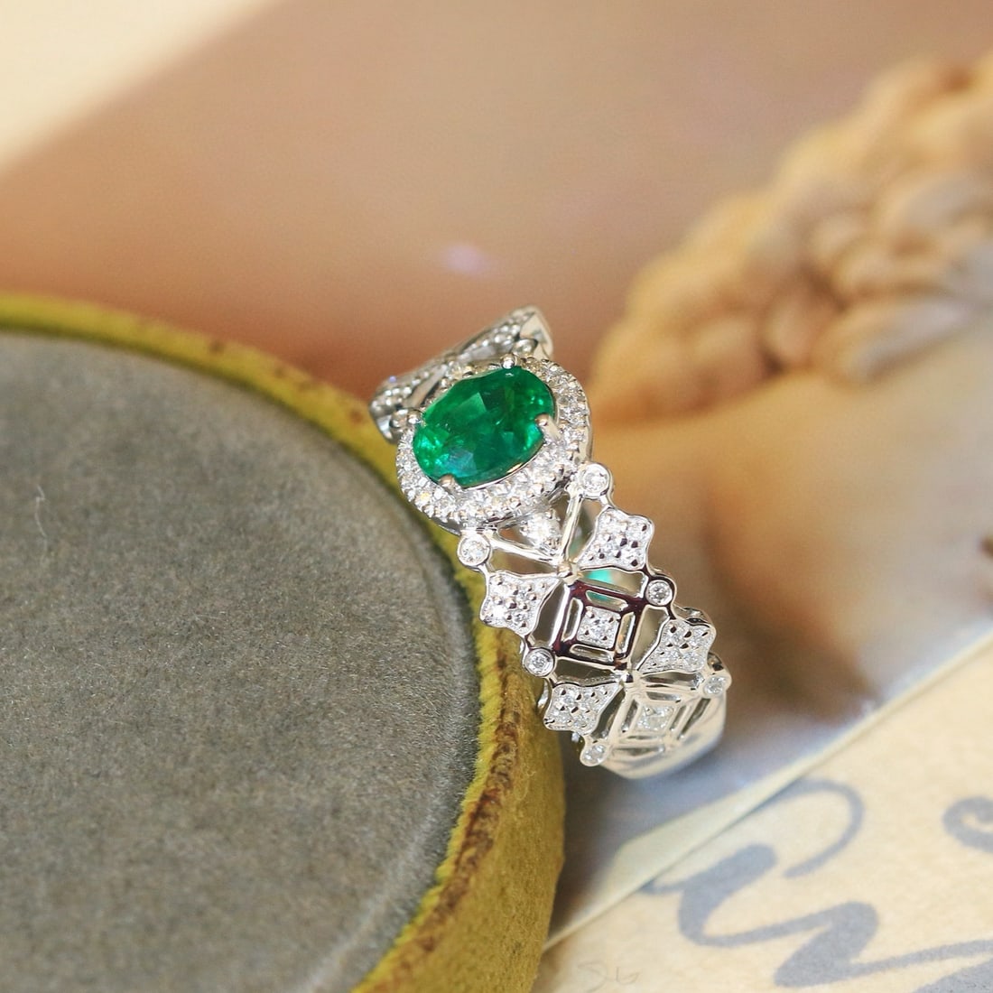 14k Gold 1.1 Ctw Vivid Green Natural Emerald & Diamond Ring - 5