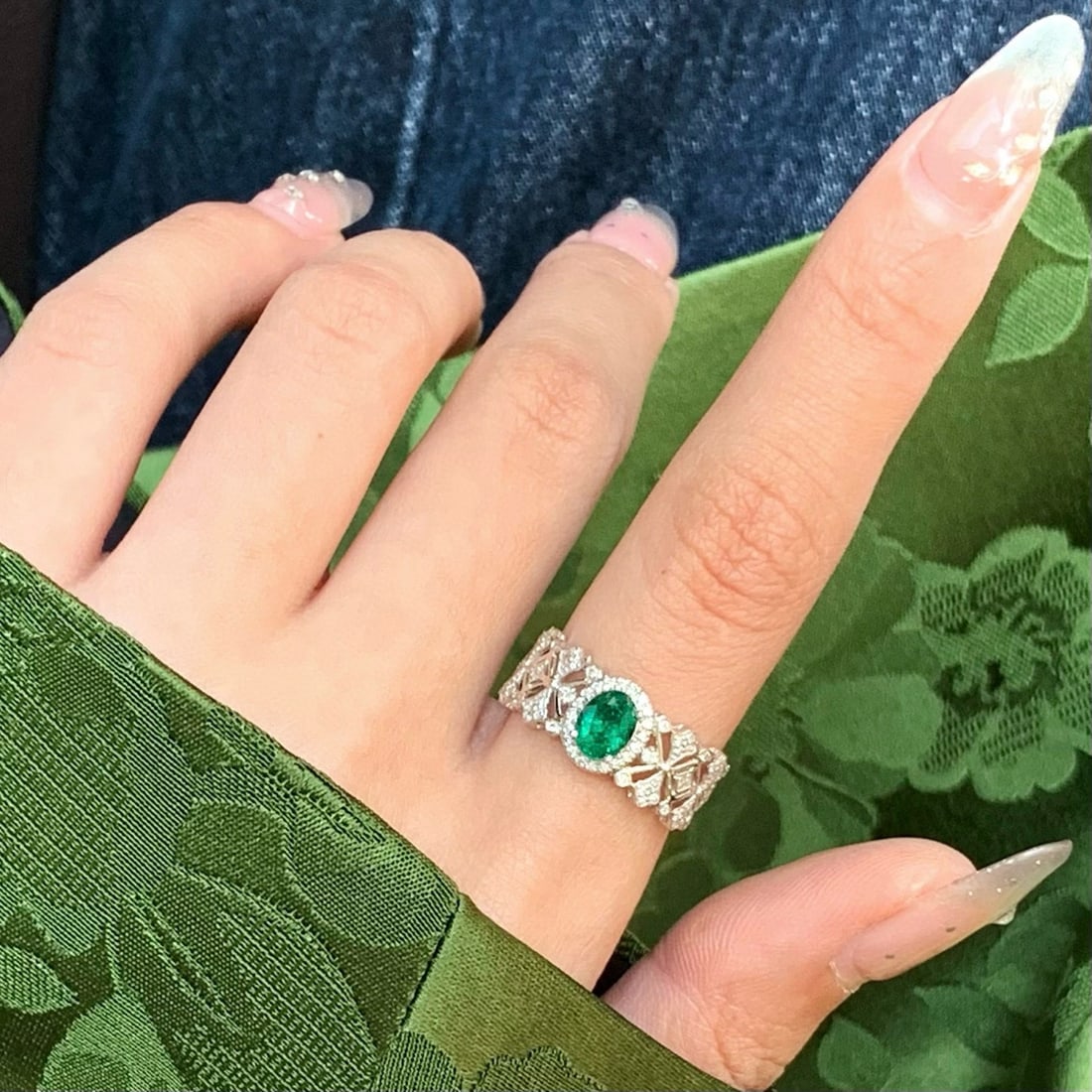 14k Gold 1.1 Ctw Vivid Green Natural Emerald & Diamond Ring - 8