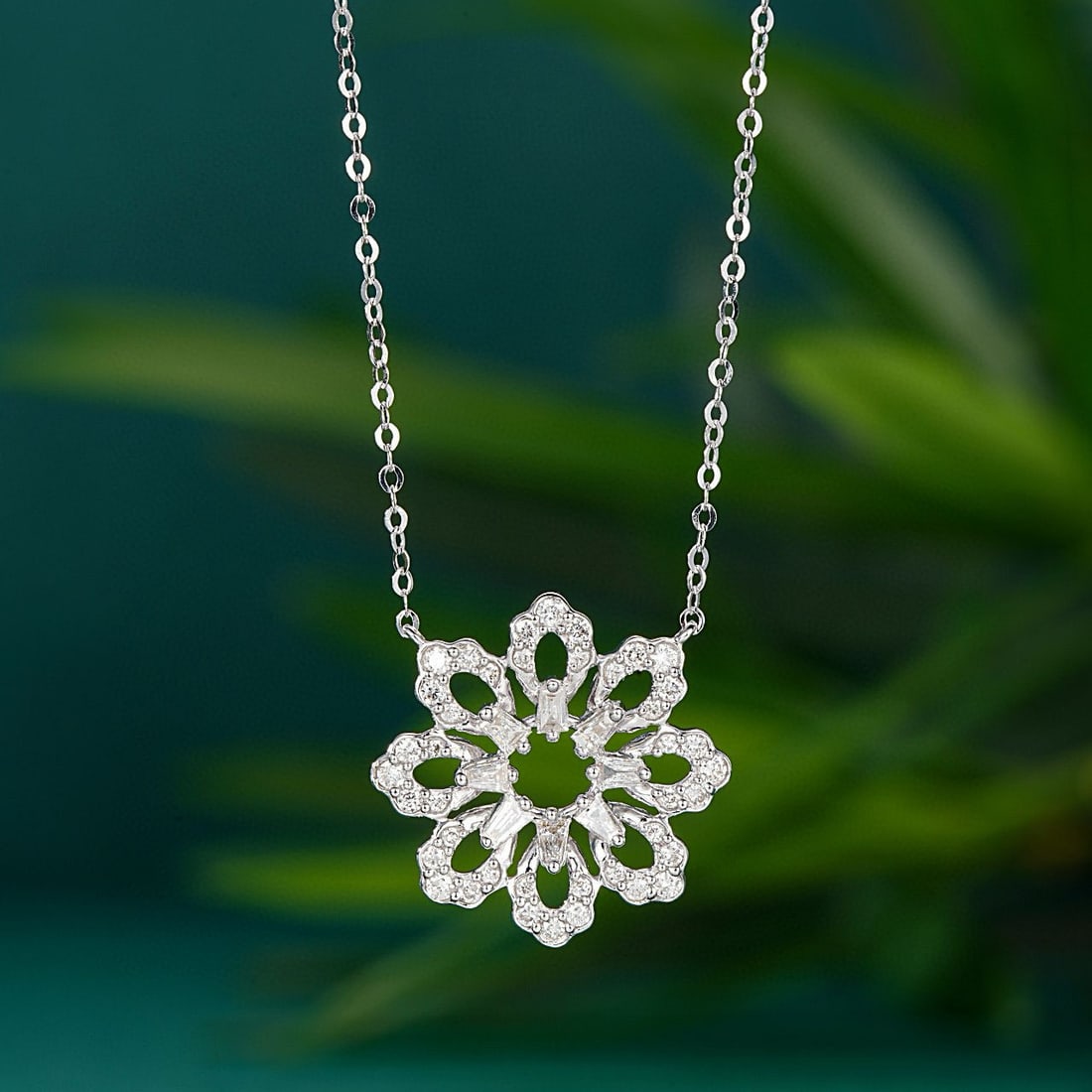 14k Gold 0.33 Ctw Natural H Diamond Necklace: Ref:230952218 // gold content:14k gold // main gemstone:diamond // shape:baguette // carat weight:0. 15ct // clarity grade:vs-si // color:h // treatment:natural // // adjacent gemstone 2 : diamond //