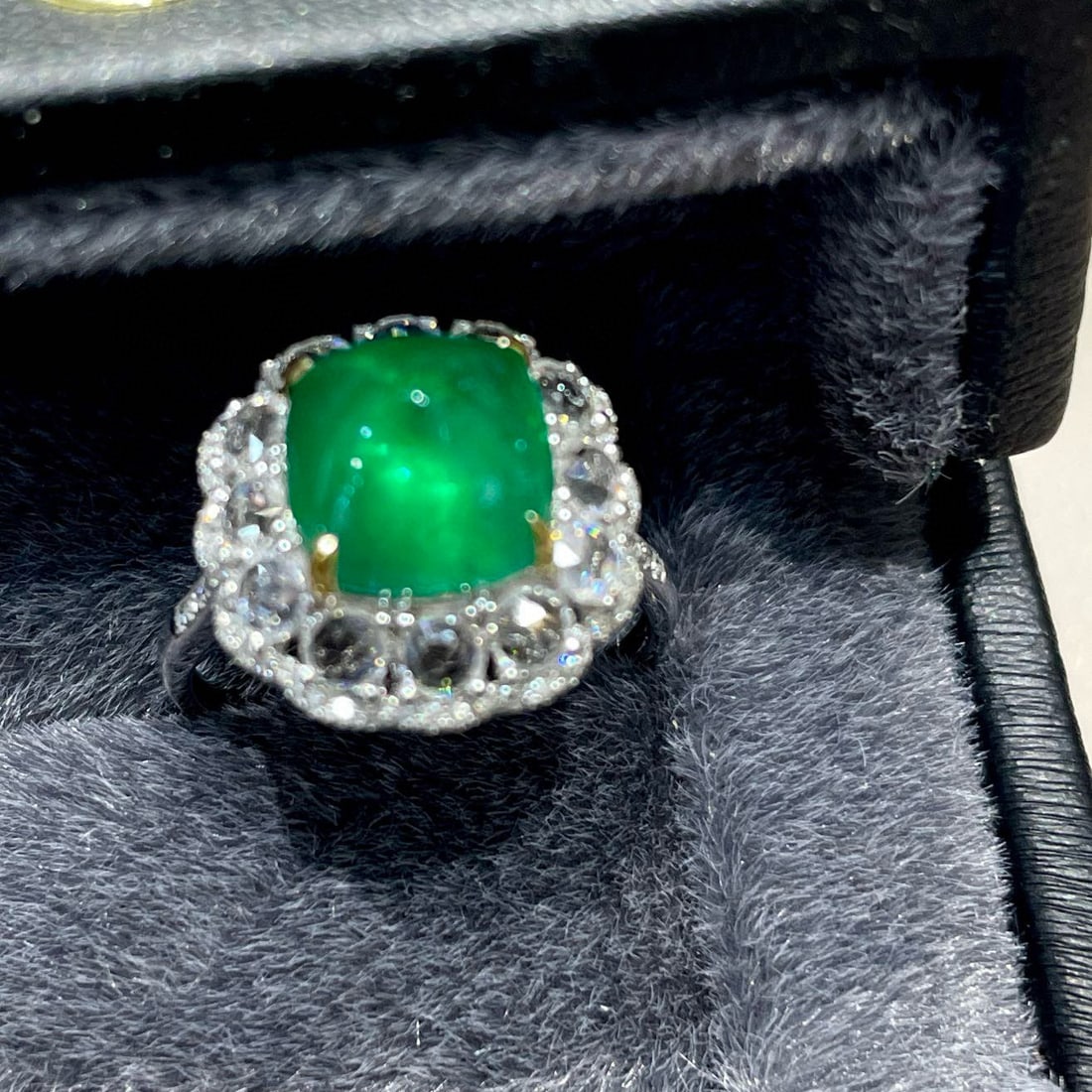 14k Gold 3.3 Ct Vivid Green Natural Emerald & Sapphire & Diamond Ring - 5