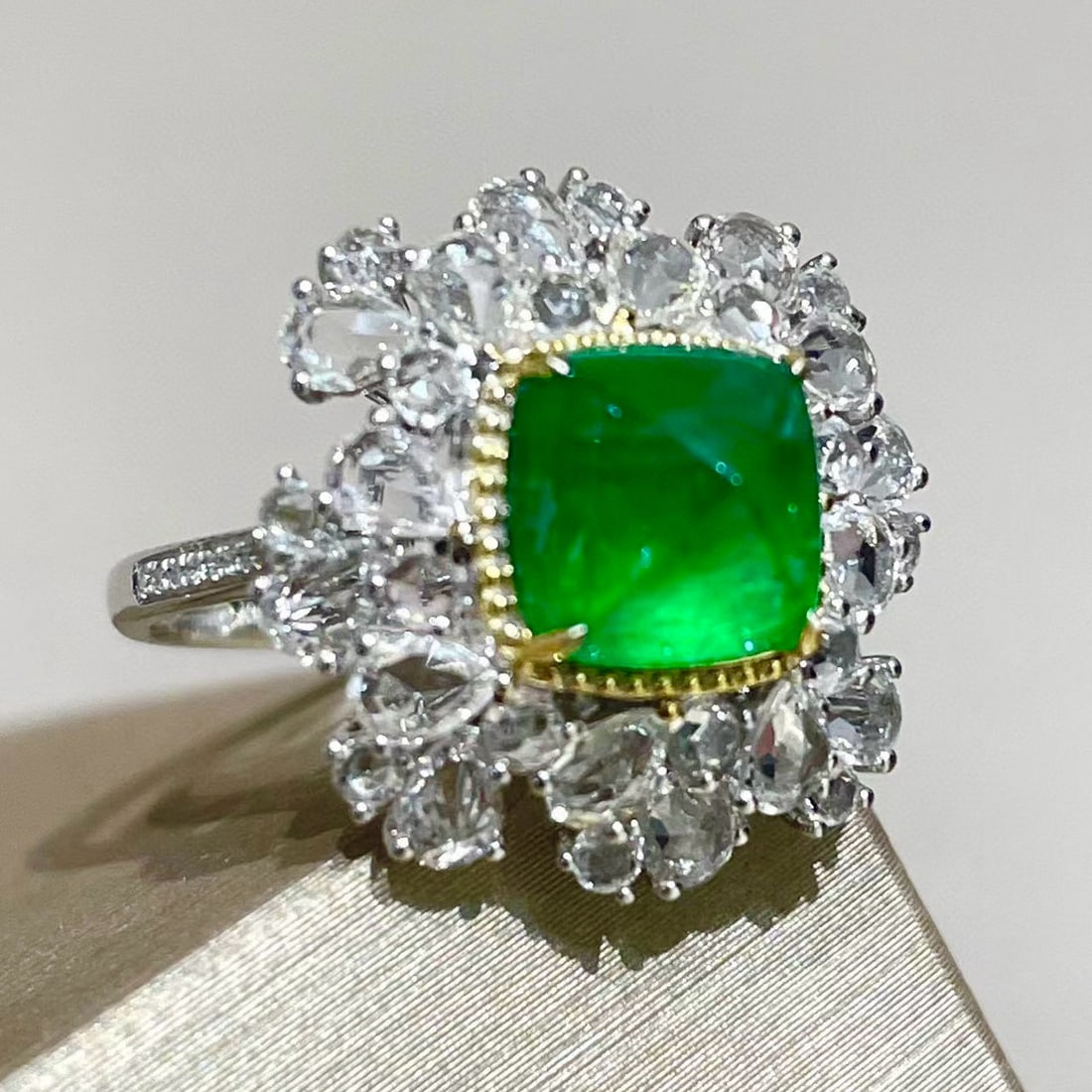 14k Gold 2.35 Ct Vivid Green Natural Emerald & Sapphire & Diamond Ring - 5