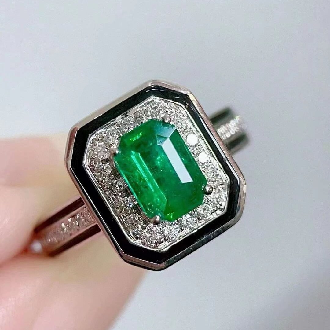 14k Gold 1.08 Ctw Vivid Green Natural Emerald & Diamond Ring: Ref:230952232 // gold content:14k gold // ring size:7. 25us // // main gemstone:emerald // shape:octagonal // carat weight:0. 81ct // color:vivid green // treatment:natural // // adjacent gemstone 2 :