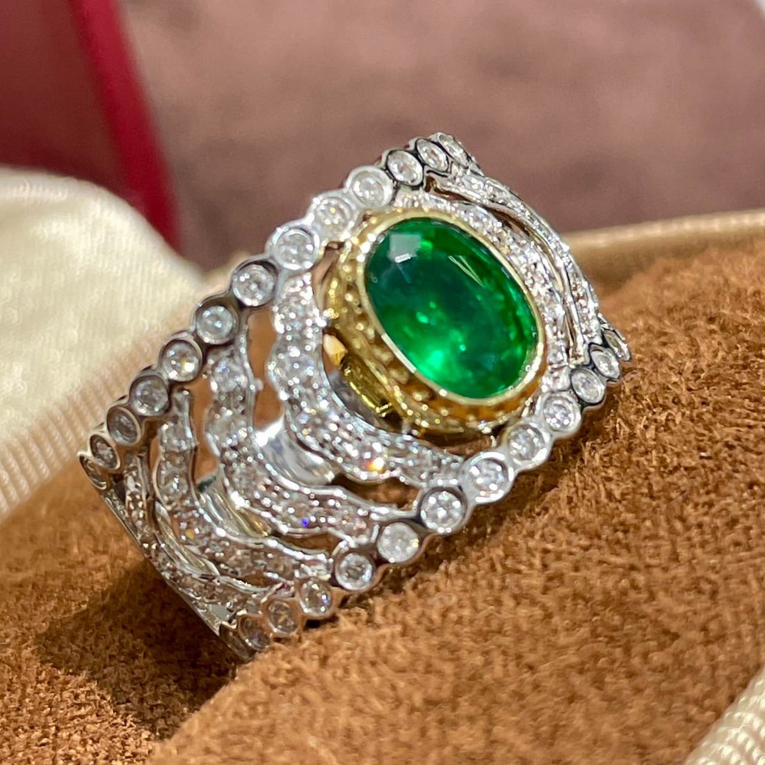 14k Gold 0.71 Ct Vivid Green Natural Emerald & Diamond Ring - 4