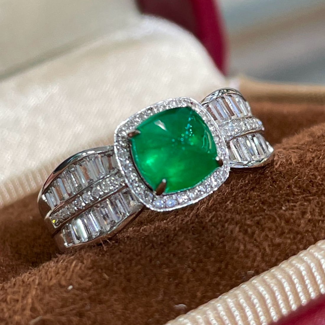14k Gold 1.2 Ct Vivid Green Natural Emerald & Diamond & Sapphire Ring - 5