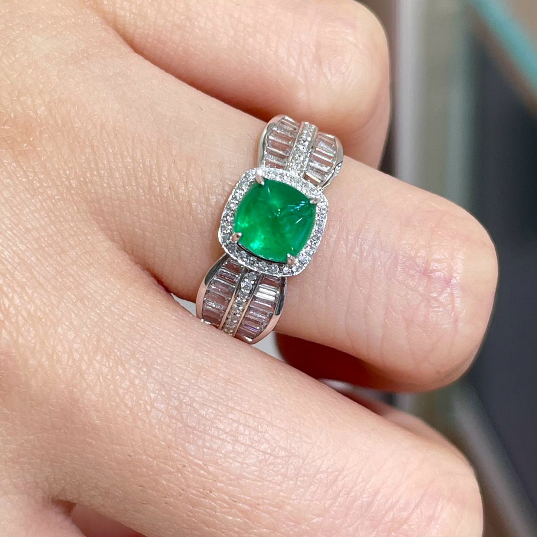 14k Gold 1.2 Ct Vivid Green Natural Emerald & Diamond & Sapphire Ring - 6