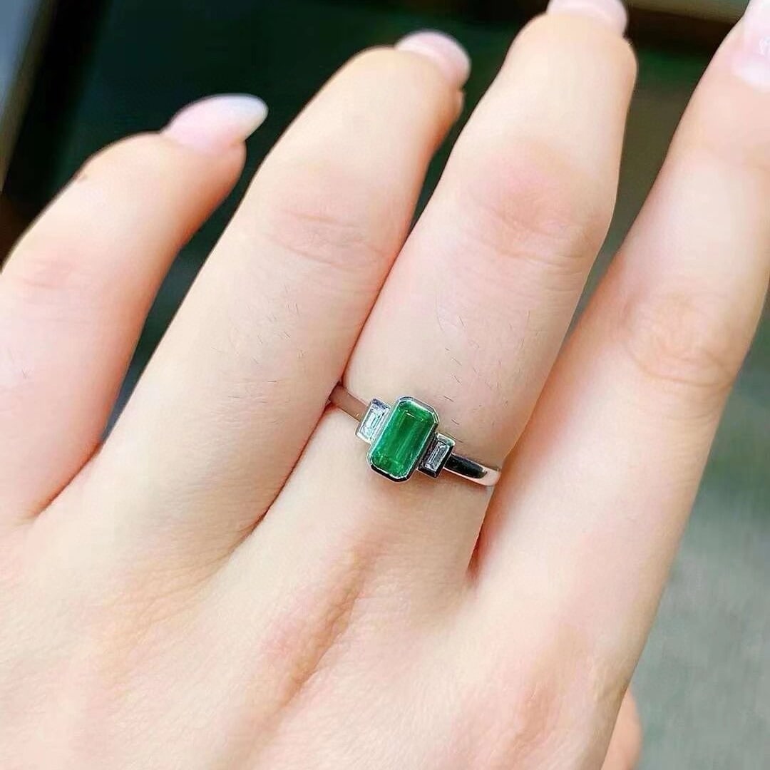 14k Gold 0.64 Ctw Vivid Green Natural Emerald & Diamond Ring - 6