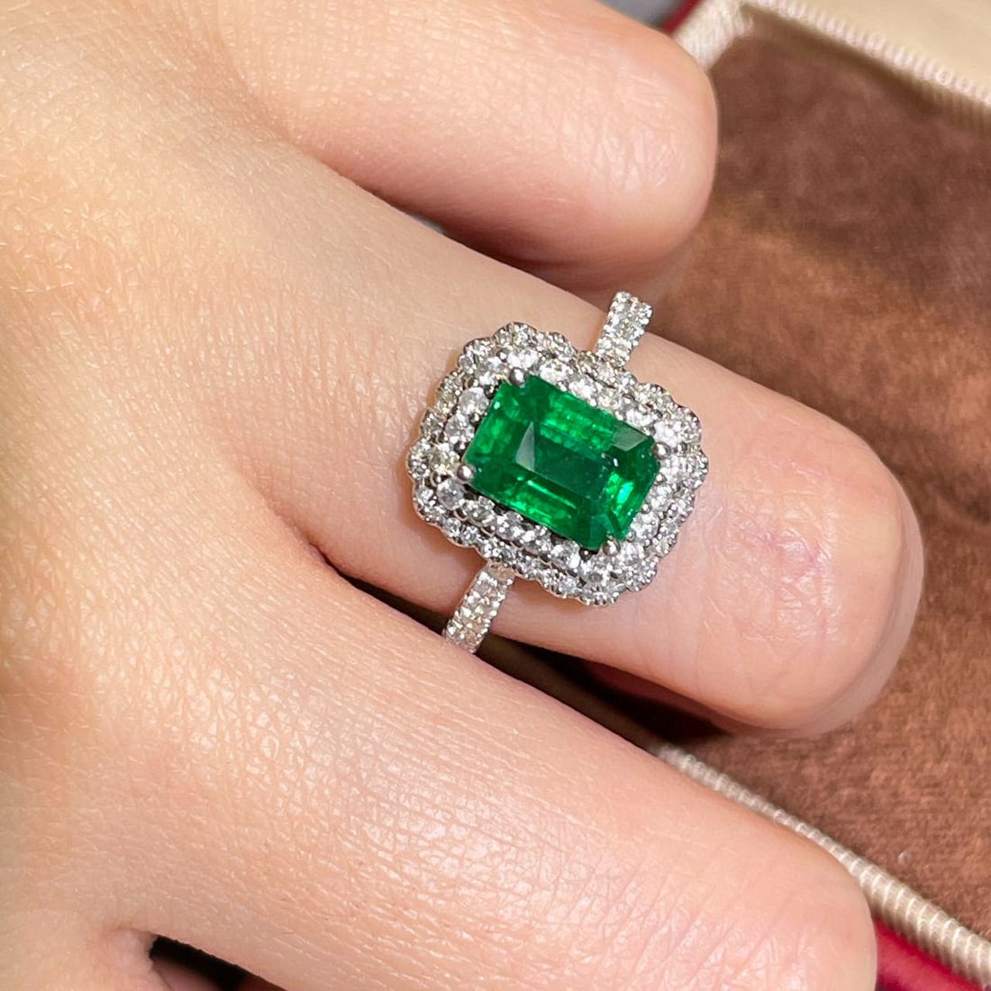 14k Gold 2 Ct Vivid Green Natural Emerald & Diamond Ring - 6