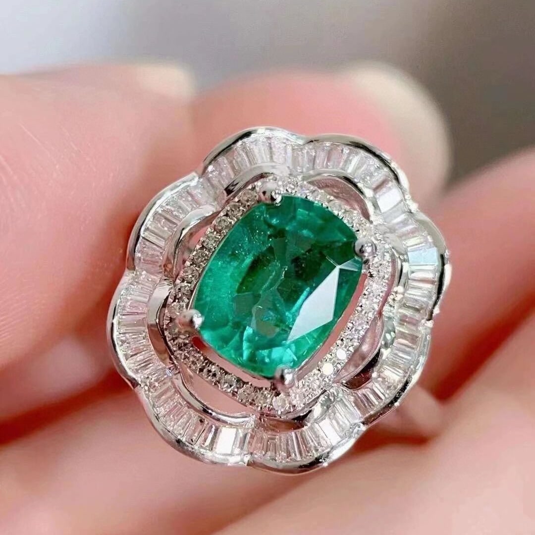 14k Gold 2.2 Ct Natural Emerald & Diamond Ring - 2