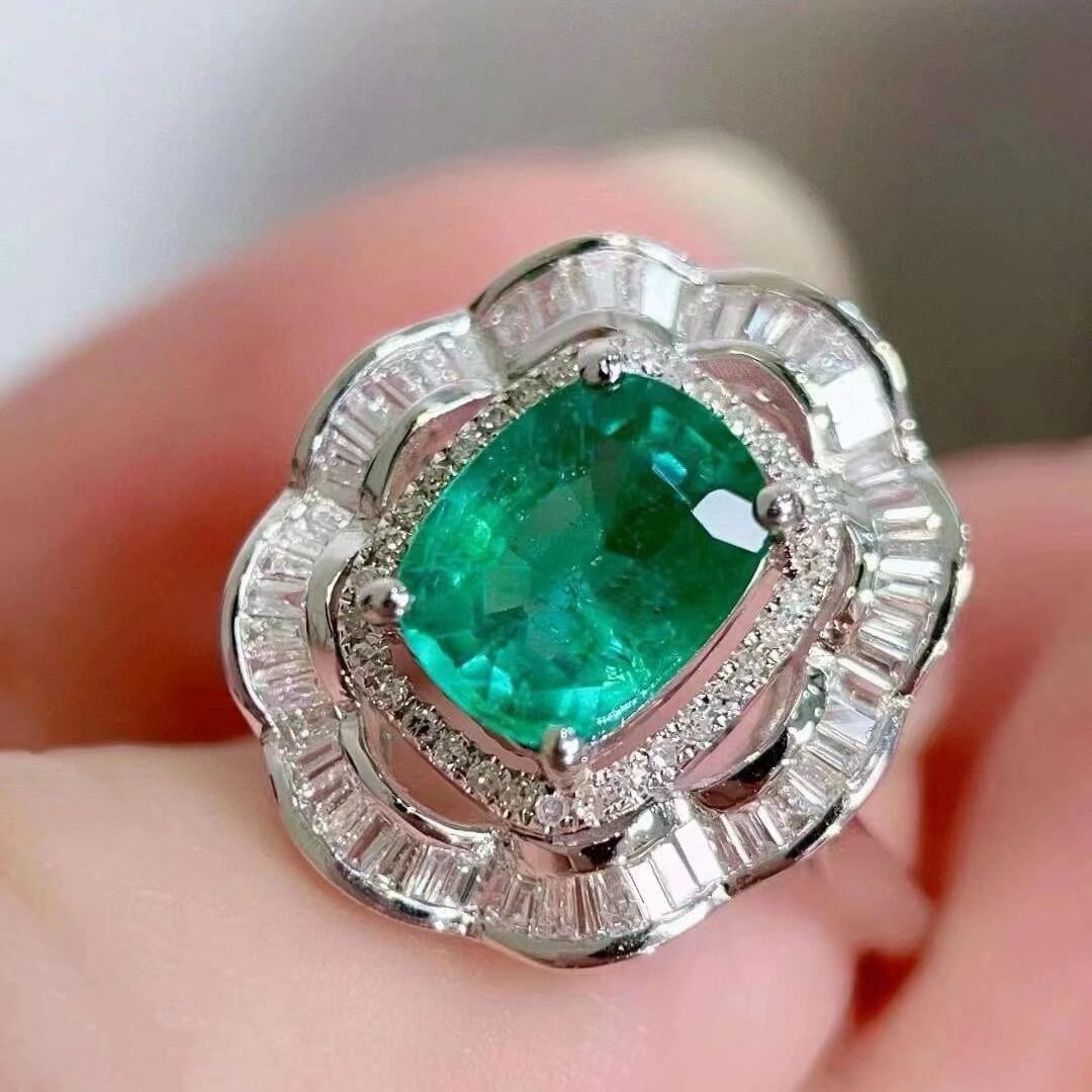 14k Gold 2.2 Ct Natural Emerald & Diamond Ring - 4