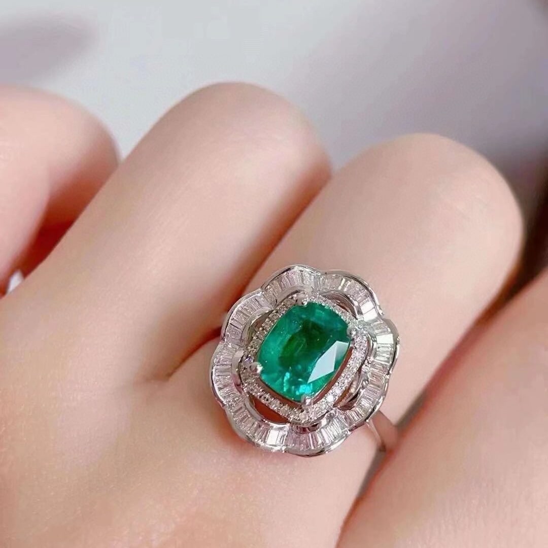 14k Gold 2.2 Ct Natural Emerald & Diamond Ring - 5