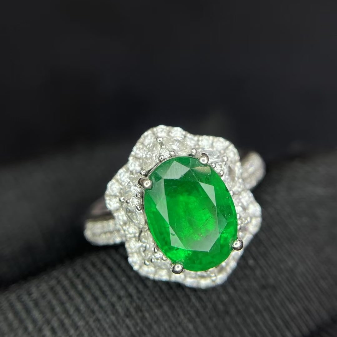 14k Gold 2.35 Ct Vivid Green Natural Emerald & Diamond Ring - 3