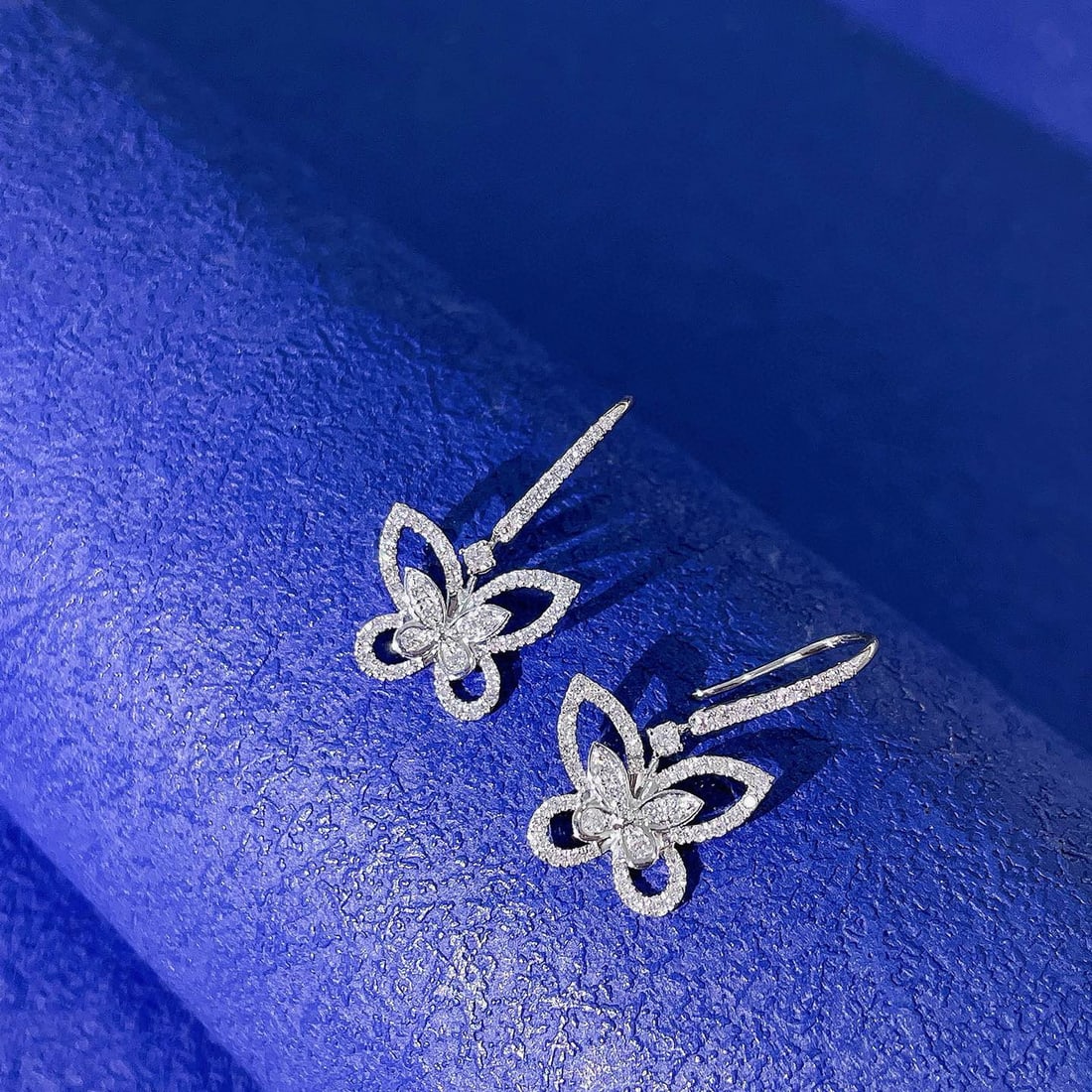 14k Gold 0.42 Ct Natural H Diamond & Butterfly Earrings: Ref:230952266 // gold content:14k gold // main gemstone:diamond // shape:round // carat weight:0. 42ct // clarity grade:vs-si // color:h // treatment:natural // cut grade:g // High Estimate: 6600Low