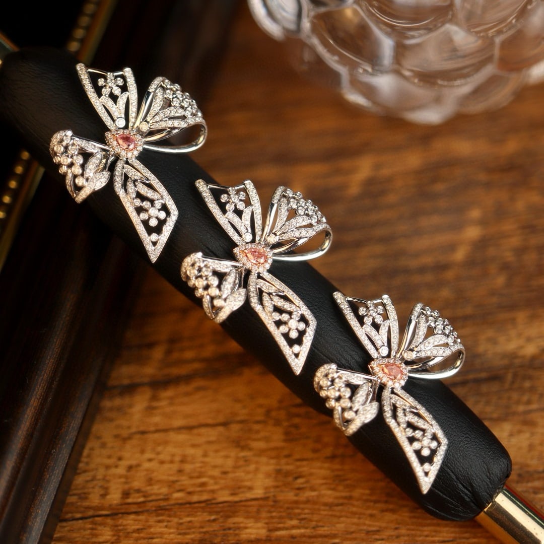 14k Gold 0.92 Ctw Natural Pink Diamond & Diamond Ring: Ref:230952280 // gold content:14k gold // ring size:7. 25us // // main gemstone:pink diamond // shape:pear // carat weight:0. 10ct // color:pink // treatment:natural // // adjacent gemstone 2 : diamon