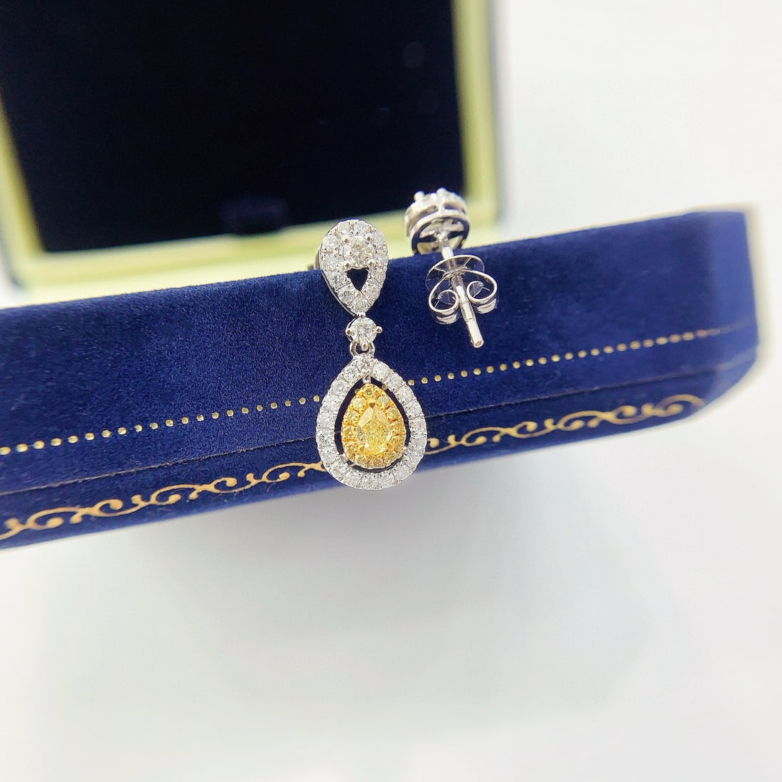 14k Gold 0.91 Ctw Natural Yellow Diamond & Diamond Earrings - 3