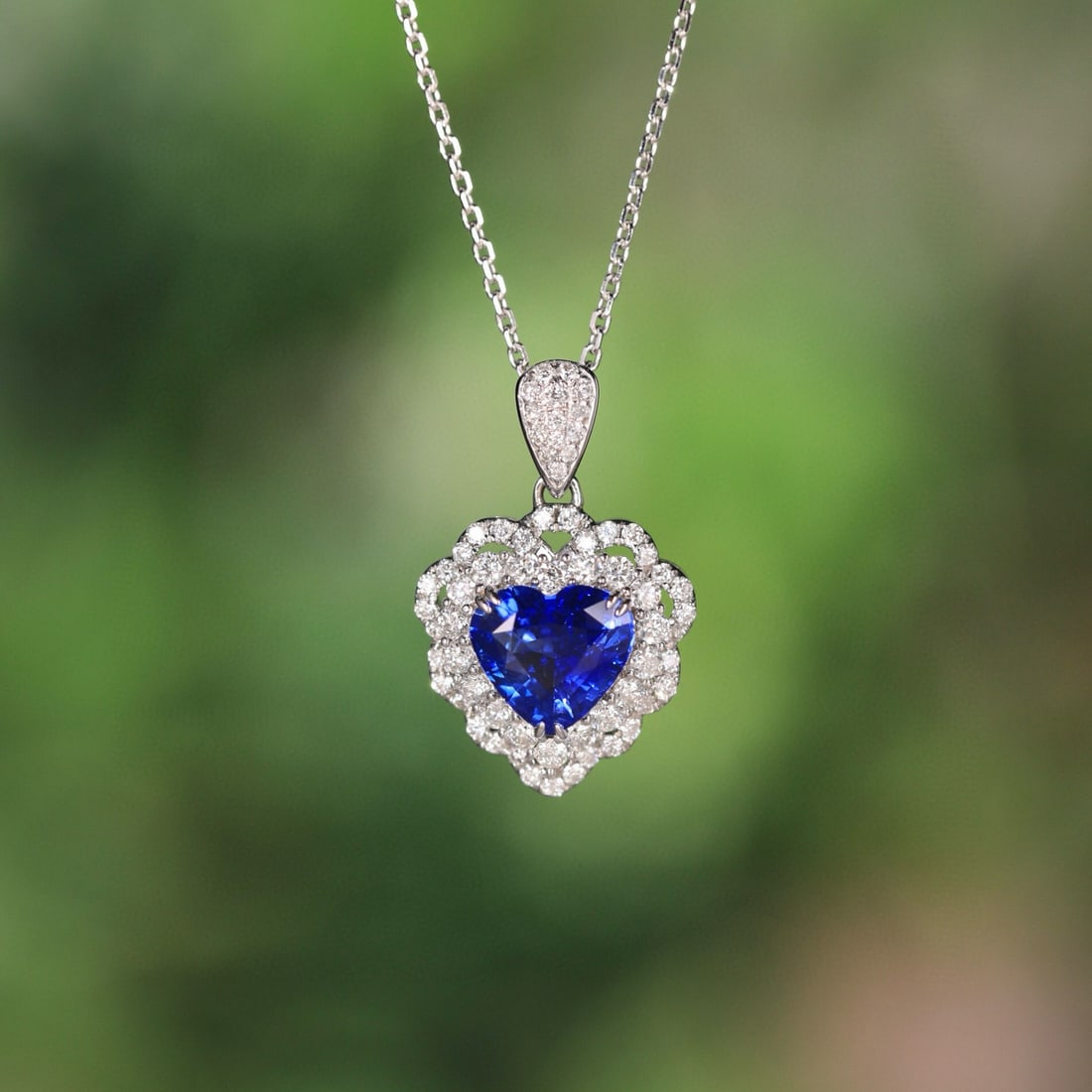 14k Gold 2.00 Ctw Natural Sapphire & Diamond Pendant( Without Chain ): Ref:230952317 // gold content:14k gold // main gemstone:sapphire // shape:heart // carat weight:1. 54ct // color:royal blue // treatment:natural // // adjacent gemstone 2 : diamond // shape:round // c