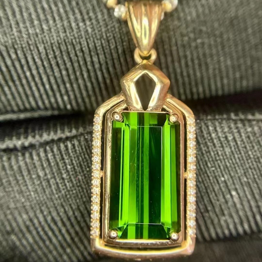 14k Gold 5.24 Ct Natural Tourmaline & Diamond Pendant( Without Chain ): Ref:230952351 // gold content:14k gold // main gemstone:tourmaline // shape:octagonal // carat weight:5. 24ct // color:green // treatment:natural // // adjacent gemstone 2 : diamond // number of stone
